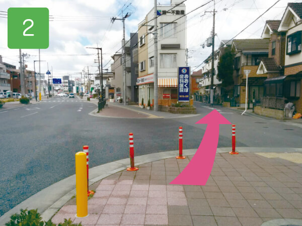 約350m先、おおくぼ歯科医院の
看板の右側に入ります。