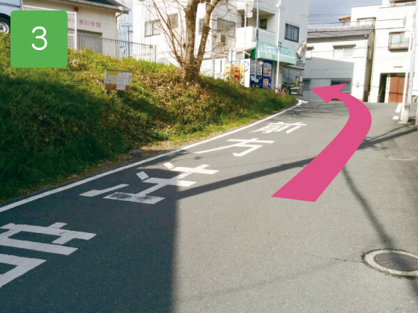 約250m先、大塚酒店を左折し、
四国街道に入ります。